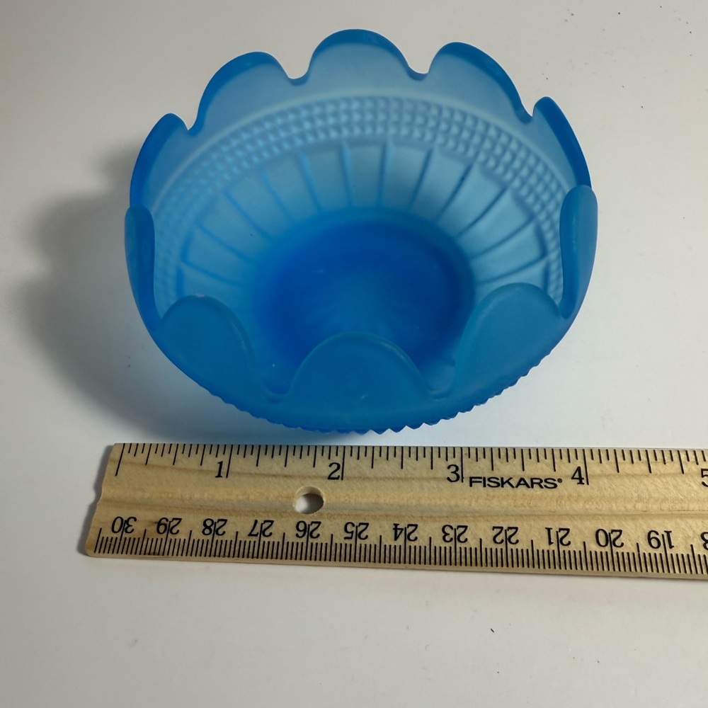 Vintage Satin Ice Blue Diamond Point Berry Bowls - Picture 6 of 9